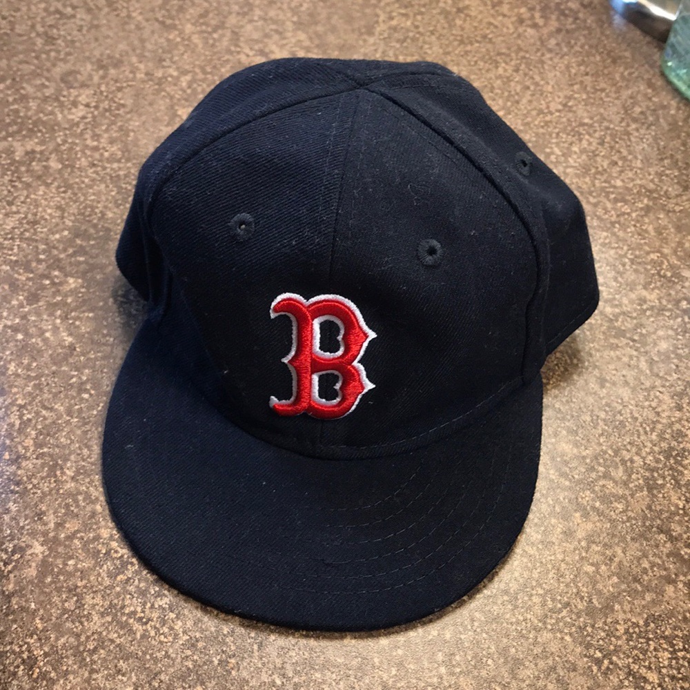 Infant Boston cap.